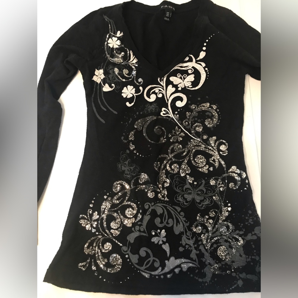 Fang long sleeve glittery t-shirt gently used in great condition